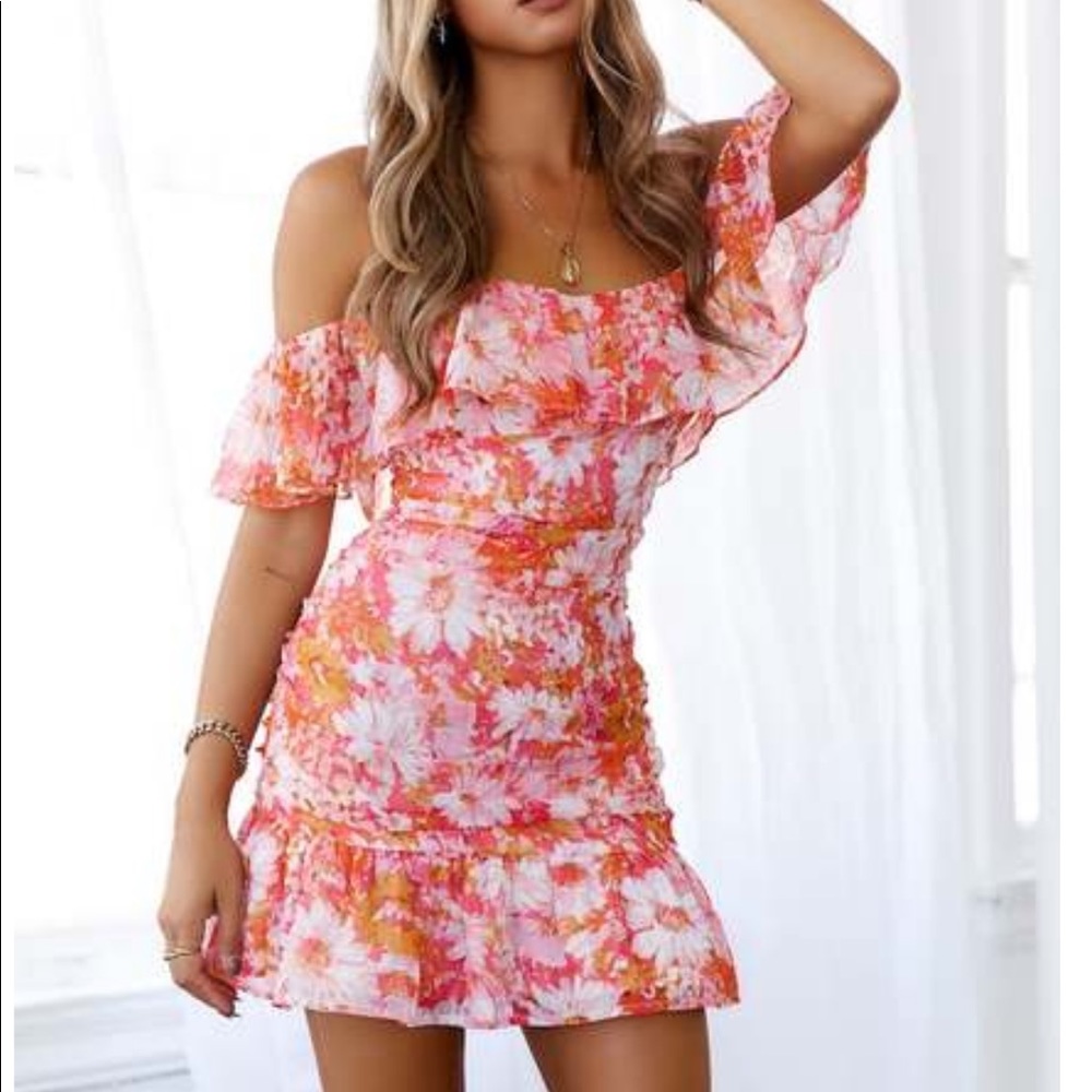 Hello Molly Pink/Orange floral off the shoulder dress. Size XS.
